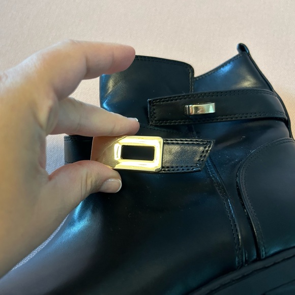 NWOT Giani Bernini Faux Leather Buckled Ankle Booties with Zipper & Memory Foam - Picture 3 of 7